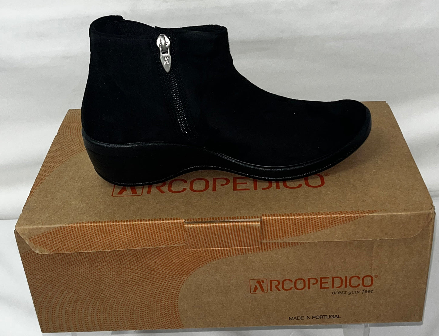 Arcopedico Women's Black Ankle Boots Side Zip Lightweight Comfort Boots